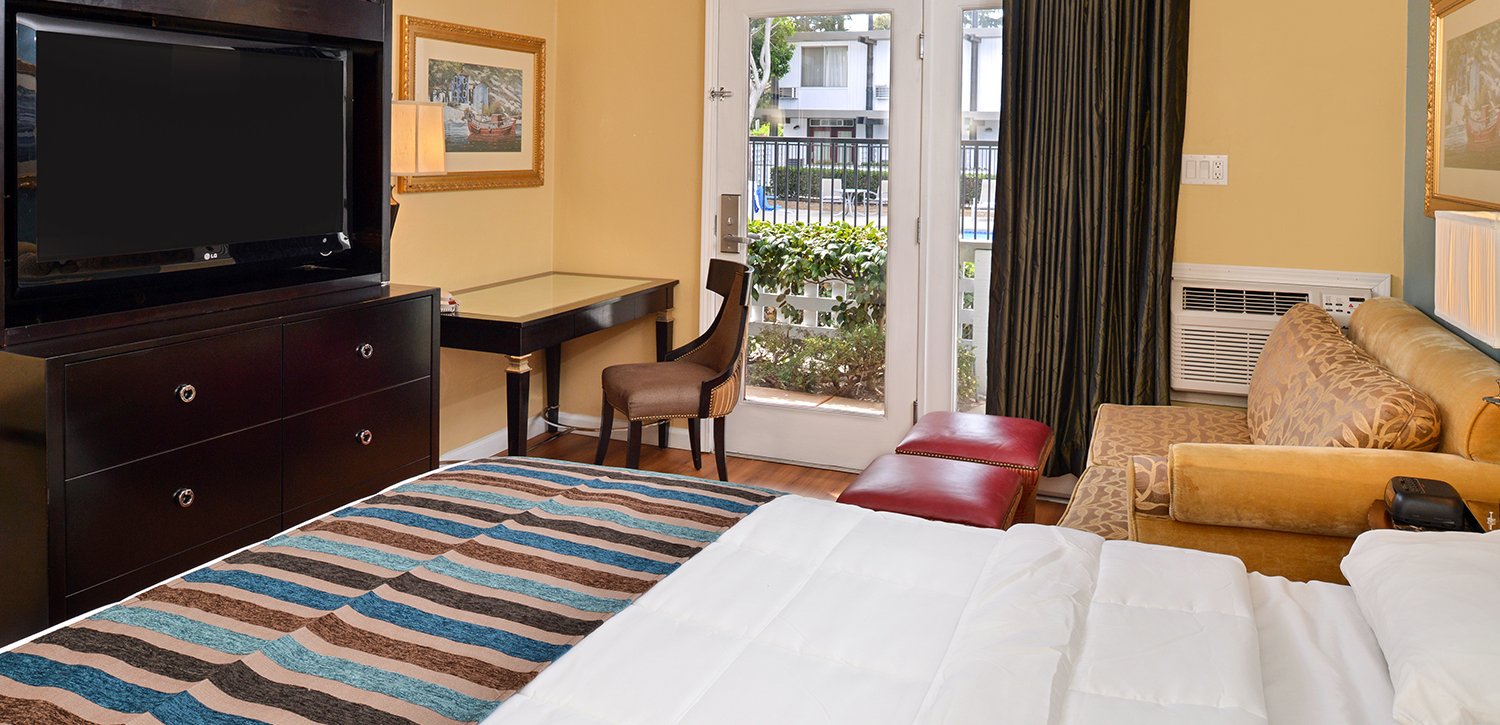 Spacious Modernly Appointed Guest Rooms at the Alameda Marina